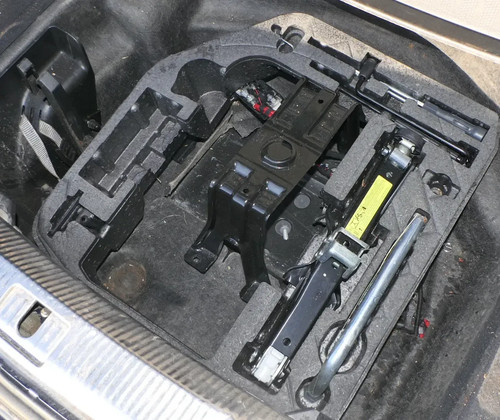 Audi bordwerkzeug - audi, a4